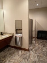 9091 Poplar Ave, Germantown, TN for lease Building Photo- Image 2 of 9