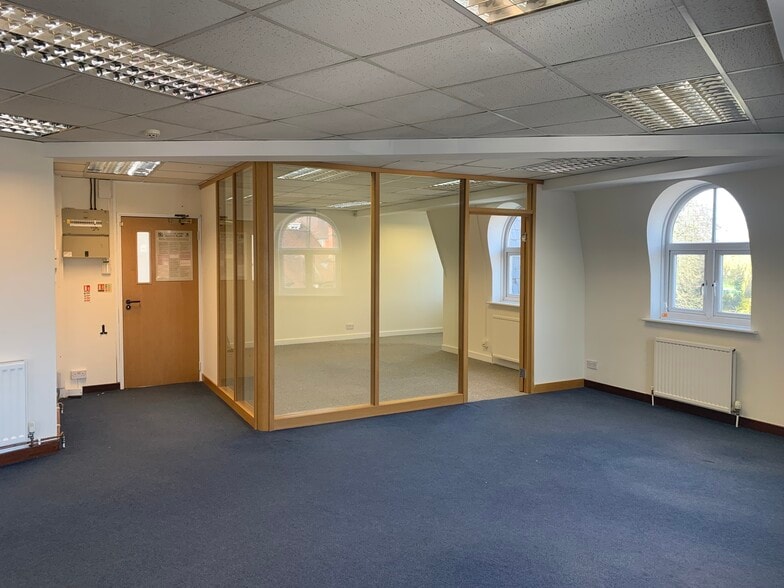 18-22 The Causeway, Bishop's Stortford for lease - Building Photo - Image 3 of 7