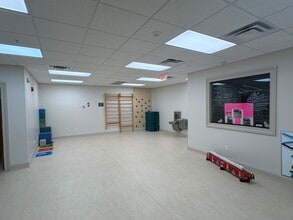 619-621 Bradley Ct, Franklin, TN for lease Interior Photo- Image 2 of 3