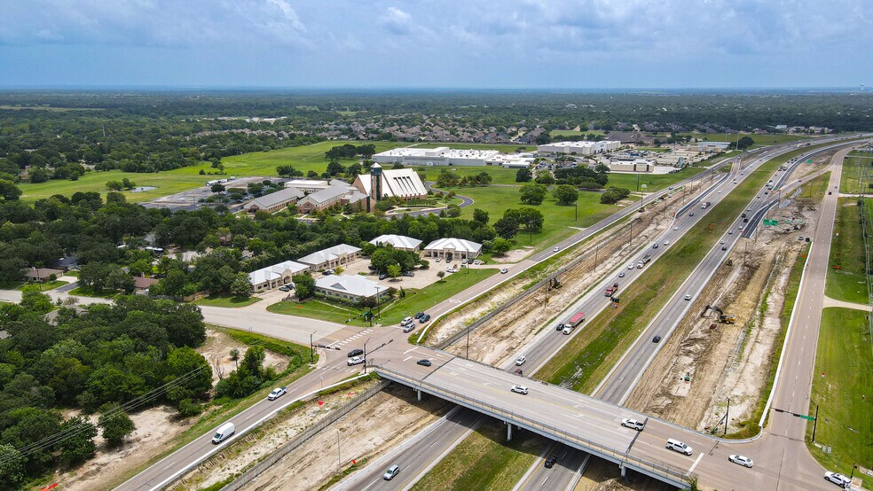 2429 Earl Rudder Fwy, College Station, TX à louer - Photo du bâtiment - Image 3 de 7