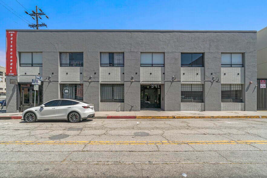 941 E 2nd St, Los Angeles, CA à louer - Photo du bâtiment - Image 2 de 15