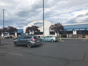 15228 N Newport Hwy, Mead, WA à louer Photo du bâtiment- Image 2 de 2