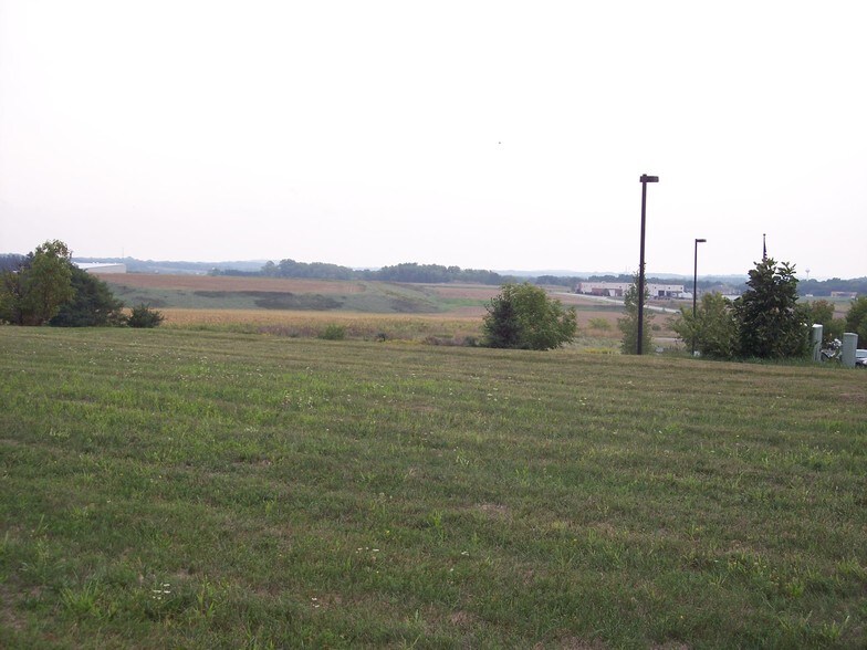 251 Progress Way, Waunakee, WI à vendre - Photo du bâtiment - Image 3 de 3