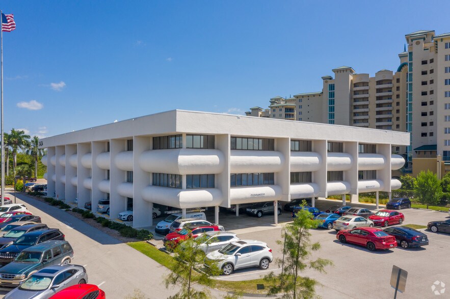 3434 Hancock Bridge Pky, North Fort Myers, FL à louer - Photo du bâtiment - Image 3 de 18