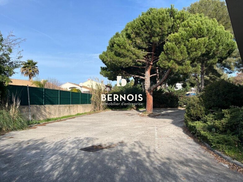 Bureau dans La Seyne-sur-Mer à louer - Photo du bâtiment - Image 3 de 14