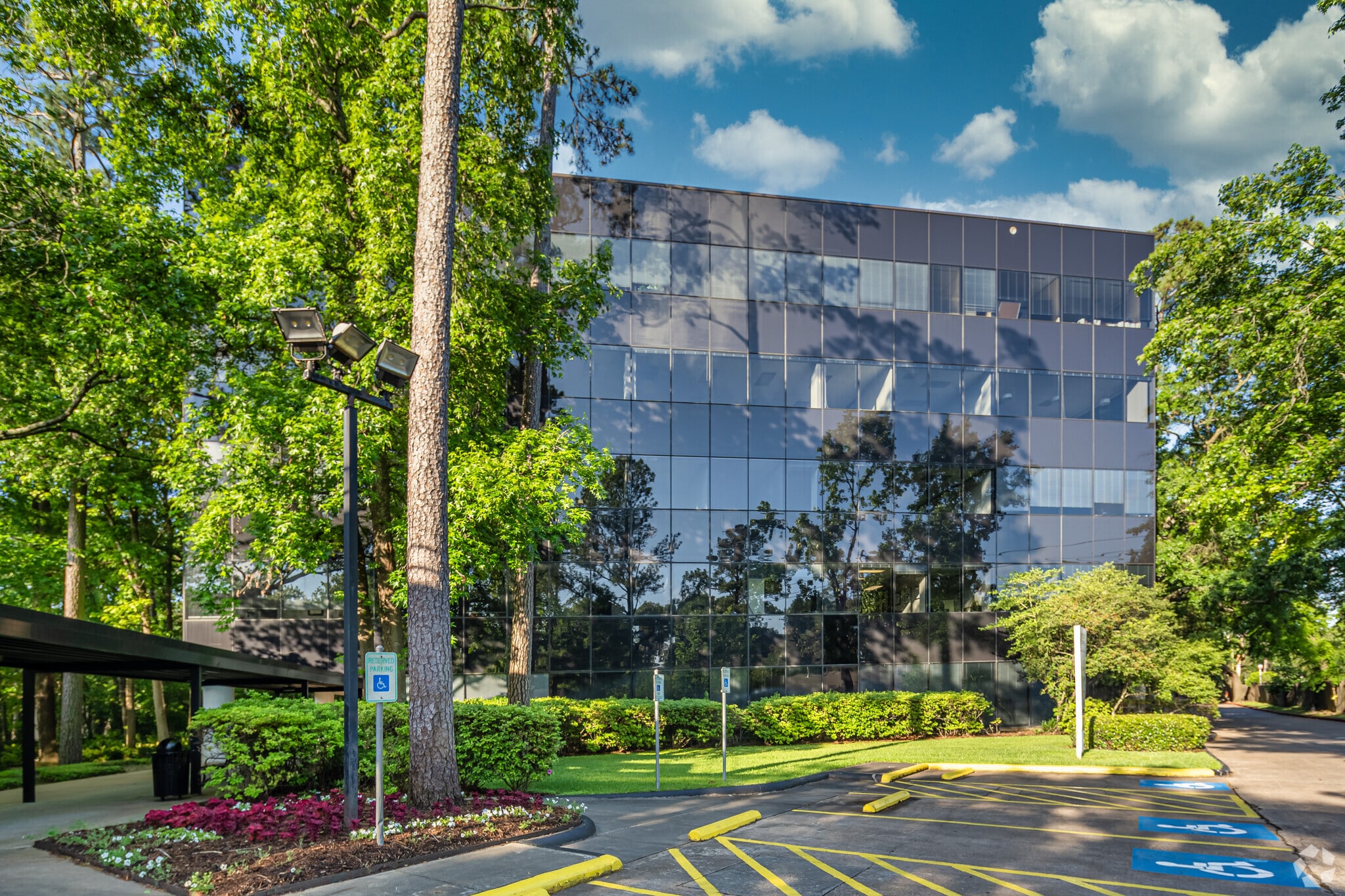 2180 North Loop W, Houston, TX for lease Building Photo- Image 1 of 33
