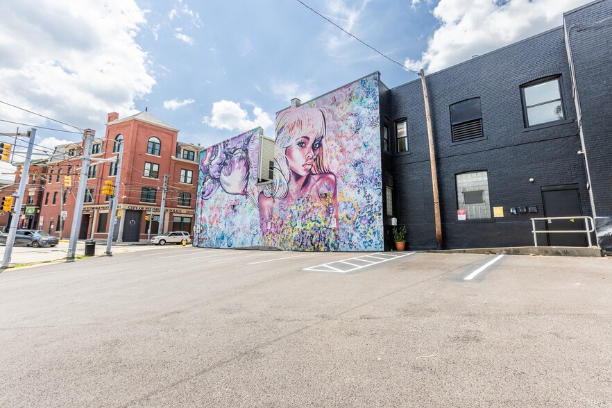831 E Warrington Ave, Pittsburgh, PA for lease - Building Photo - Image 3 of 21