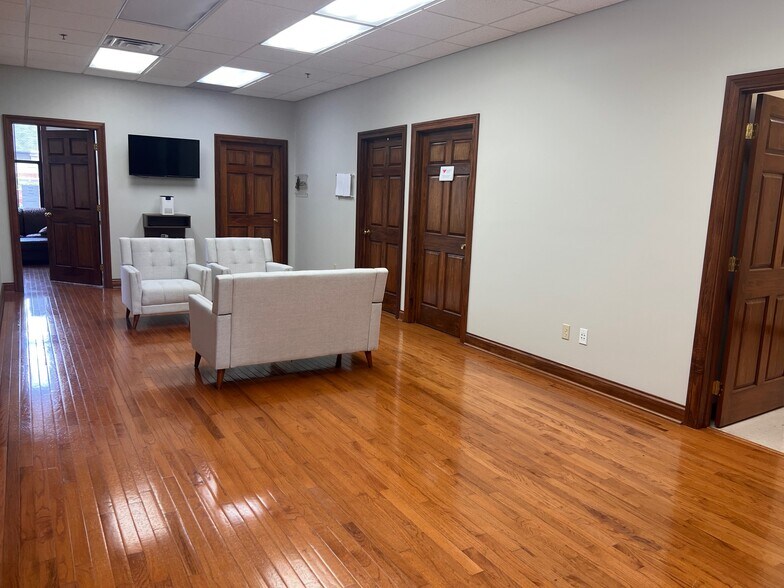 917 3rd Ave, Huntington, WV à louer - Photo intérieure - Image 3 de 7