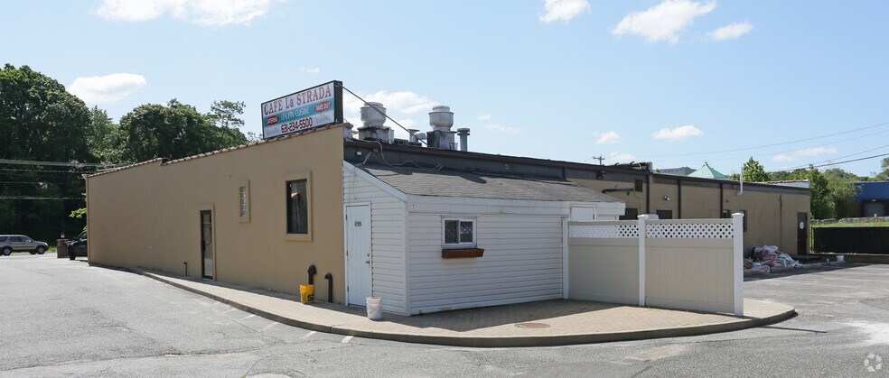 346-352 Wheeler Rd, Hauppauge, NY à louer - Photo du bâtiment - Image 2 de 7