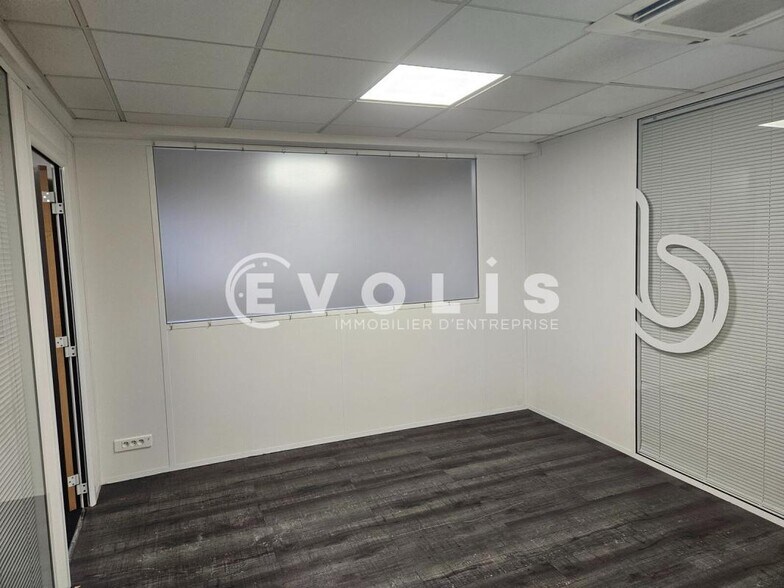 Office in Palaiseau for lease - Interior Photo - Image 2 of 19