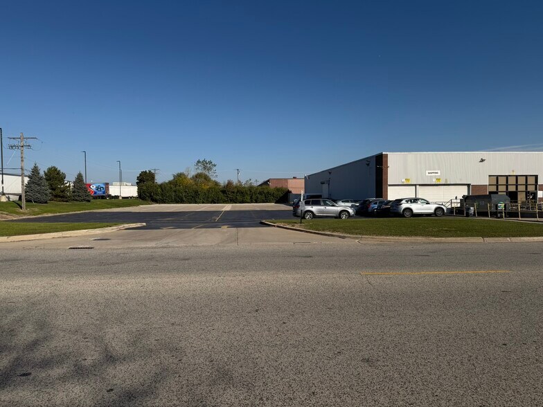 1001 Foster Ave, Bensenville, IL à louer - Photo du bâtiment - Image 2 de 15