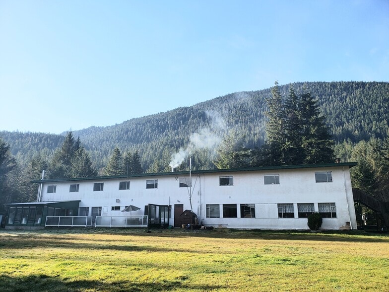 714 Sayward Rd, Sayward, BC for sale - Primary Photo - Image 1 of 1