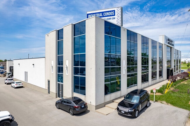 Plus de détails pour 240 Bartor Rd, Toronto, ON - Industriel à vendre