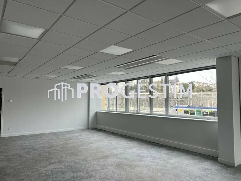 Office in Dijon for lease - Interior Photo - Image 2 of 8