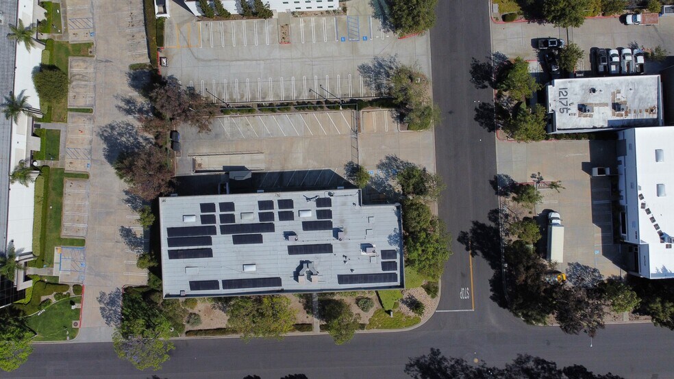 12150 Flint Pl, Poway, CA à louer - Photo du bâtiment - Image 3 de 7