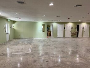 6610 Embassy Blvd, Port Richey, FL à louer Photo intérieure- Image 2 de 5