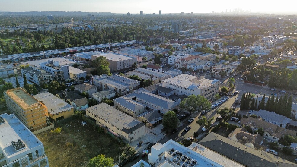 5828-5832 Lexington Ave, Los Angeles, CA à vendre - Photo du bâtiment - Image 2 de 7