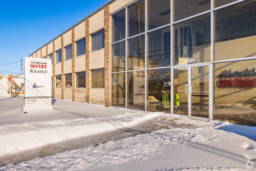 10801 Boul Ray-Lawson, Montréal, QC à louer - Photo du bâtiment - Image 2 de 4