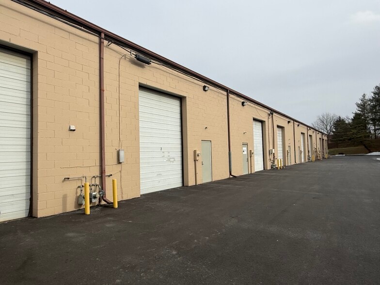 24 Hagerty Blvd, West Chester, PA for lease - Building Photo - Image 2 of 10