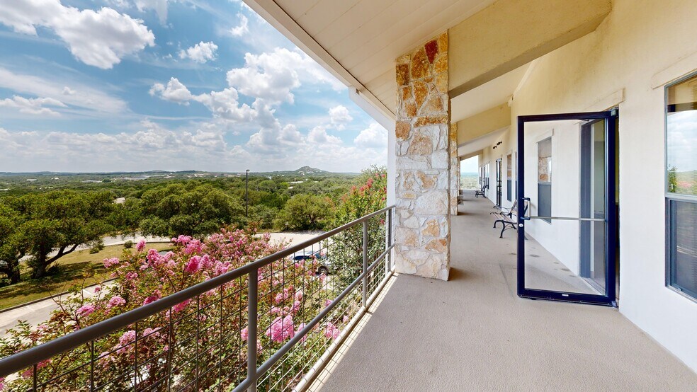 180 Joe Wimberley Blvd, Wimberley, TX à louer - Photo du bâtiment - Image 2 de 32