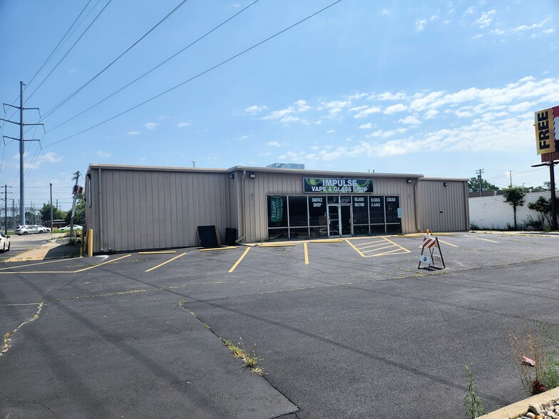 2802 N Main St, Decatur, IL for lease - Building Photo - Image 2 of 4