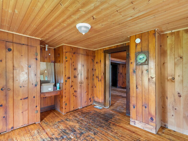 505 E Main St, Burnsville, NC à vendre - Photo du bâtiment - Image 3 de 28