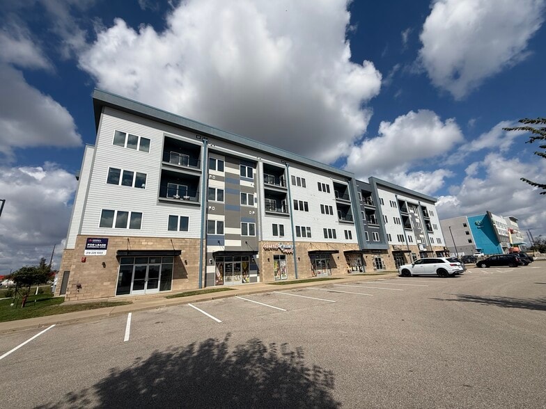 3998 Westdale Pky SW, Cedar Rapids, IA for lease - Building Photo - Image 1 of 3