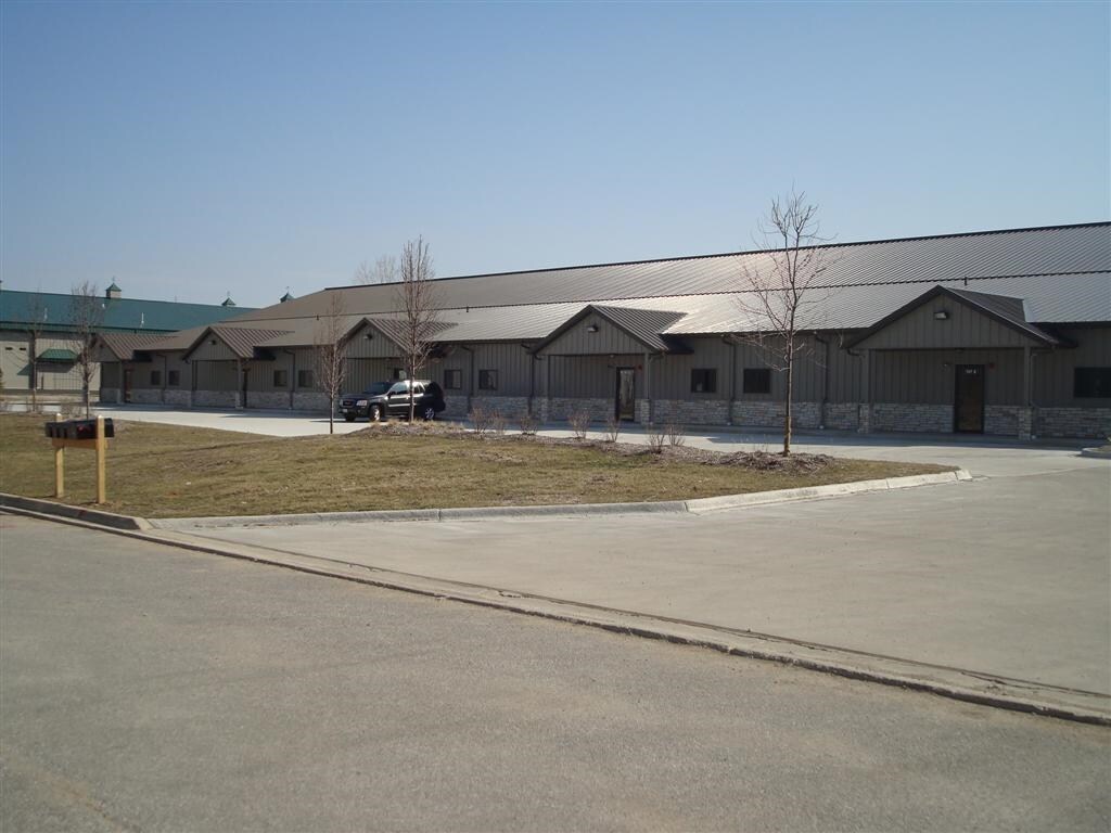 747 Herra St, Elburn, IL for lease Primary Photo- Image 1 of 34