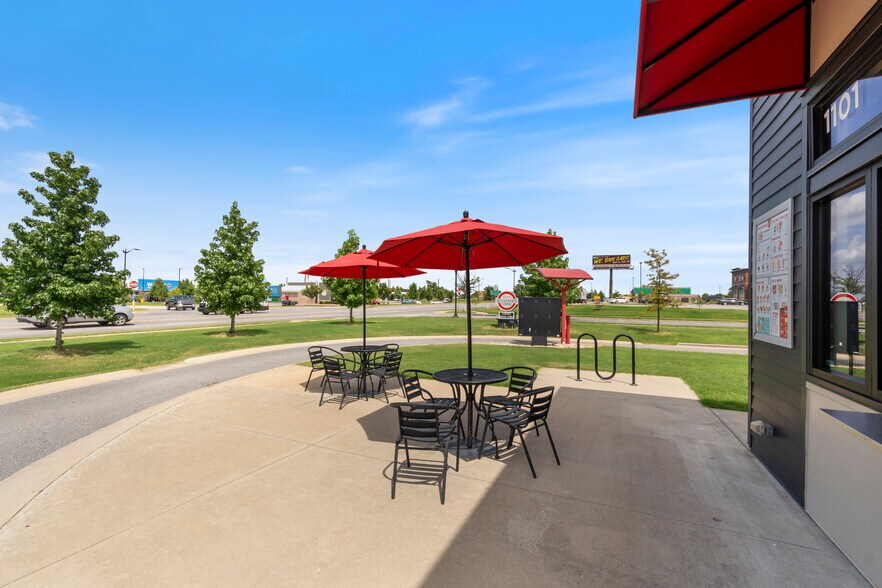 1101 SW Regional Airport Blvd, Bentonville, AR à vendre - Photo du bâtiment - Image 3 de 5