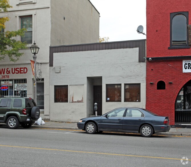 114 Dundas St W, Whitby, ON à vendre - Photo principale - Image 1 de 1