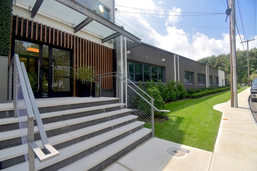 1 Plaza Rd, Greenvale, NY for lease - Building Photo - Image 3 of 10