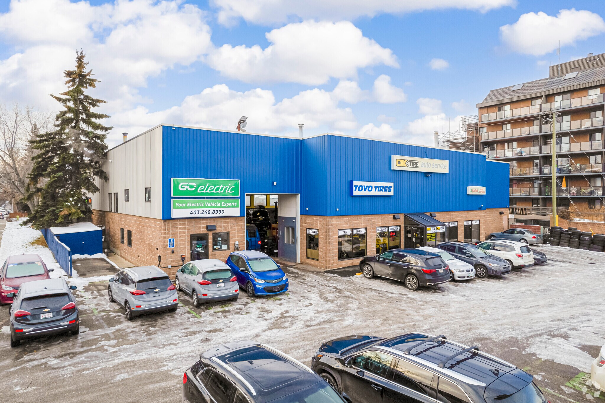 2605 17th Ave SW, Calgary, AB à vendre Photo du bâtiment- Image 1 de 5