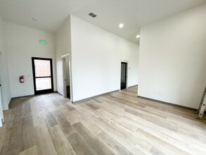 6905 Alcove Ave, Lubbock, TX for sale Interior Photo- Image 2 of 17