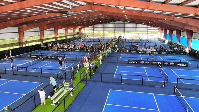 Plus de détails pour 2525 Country Club Blvd, Orange Park, FL - Sports et divertissement à vendre