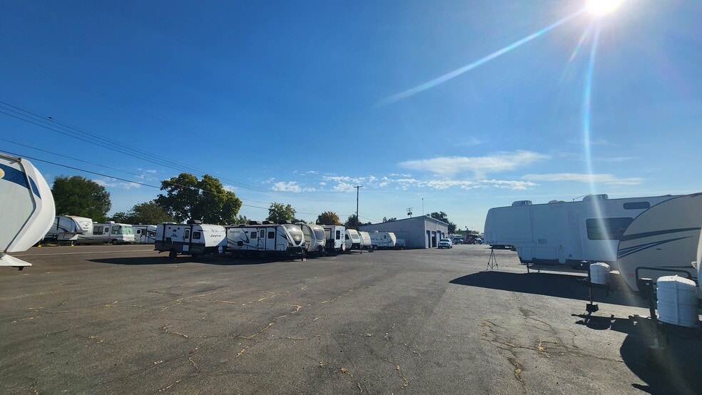 1051 El Camino Ave, Sacramento, CA for lease - Building Photo - Image 3 of 5