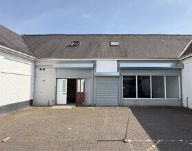 36-36A Talbot Rd, Pontyclun à louer Photo du bâtiment- Image 1 de 5