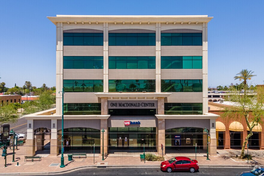 1 N MacDonald Dr, Mesa, AZ à louer - Photo du bâtiment - Image 2 de 10