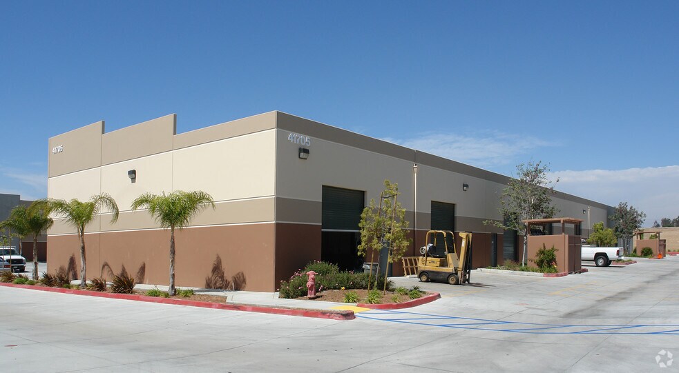 41705 Elm St, Murrieta, CA for lease - Building Photo - Image 2 of 16
