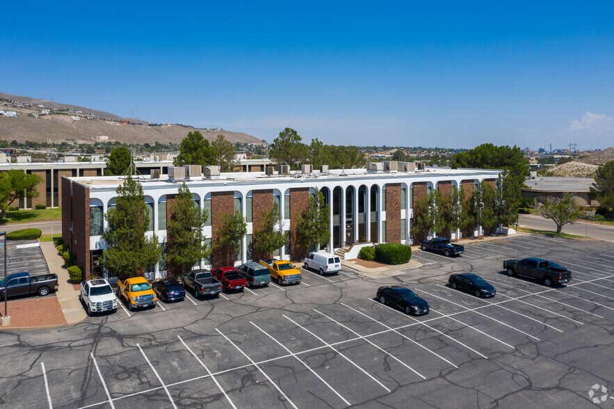 4141 Pinnacle St, El Paso, TX à louer - Photo du bâtiment - Image 2 de 3