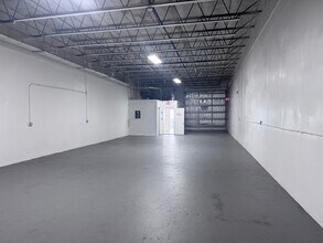 2696 NW 31st Ave, Lauderdale Lakes, FL for lease Interior Photo- Image 2 of 6