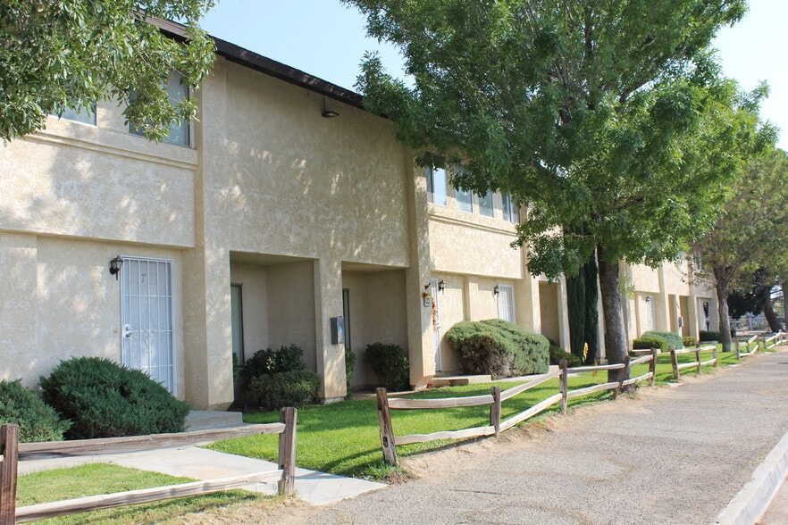 12745 Navajo Rd, Apple Valley, CA for sale - Building Photo - Image 3 of 33