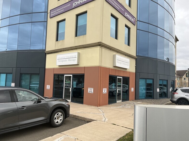 1040 Champlain St, Dieppe, NB à louer - Photo du bâtiment - Image 2 de 2