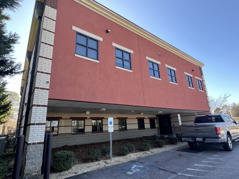 3410 Village Dr, Fayetteville, NC for lease - Building Photo - Image 3 of 11