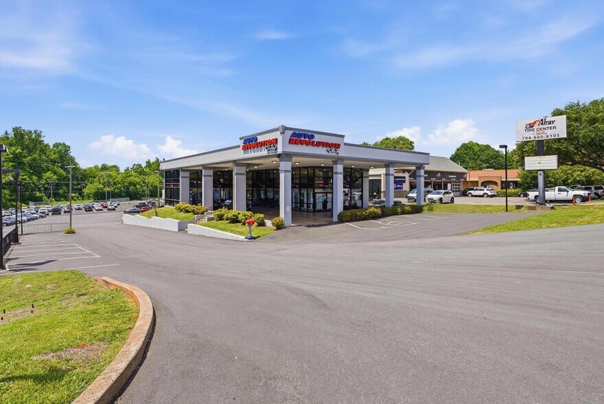 325 W Dixon Blvd, Shelby, NC à louer - Photo du bâtiment - Image 1 de 22