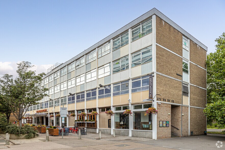 Kitson Way, Harlow à vendre - Photo du bâtiment - Image 2 de 7