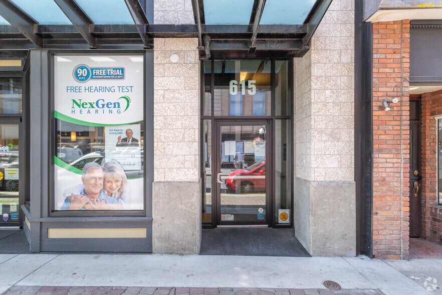 623 Fort St, Victoria, BC à louer - Photo du bâtiment - Image 3 de 5