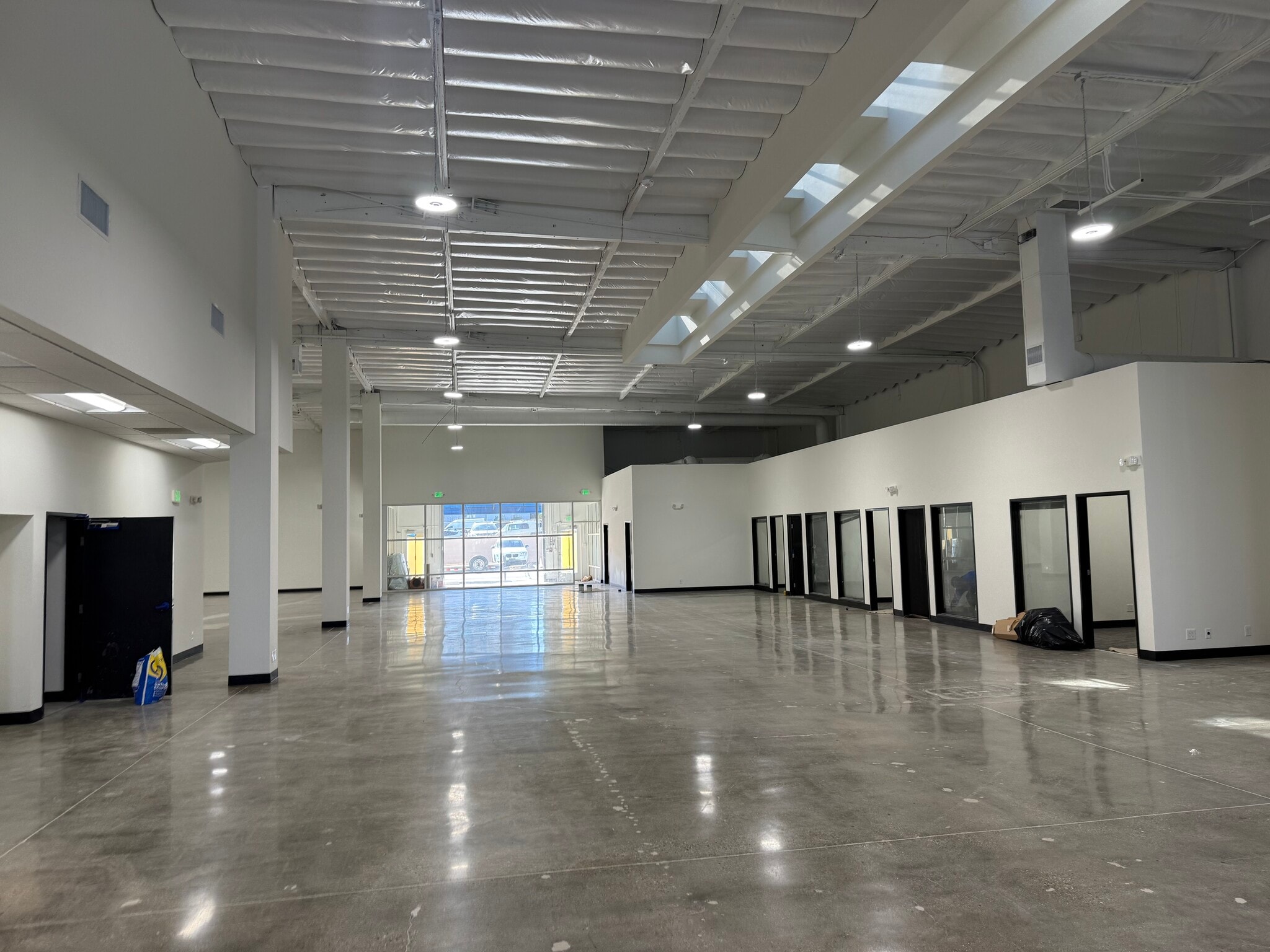 21200-21204 Erwin St, Woodland Hills, CA à louer Photo intérieure- Image 1 de 1