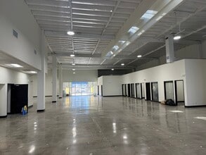 21200-21204 Erwin St, Woodland Hills, CA à louer Photo intérieure- Image 1 de 1