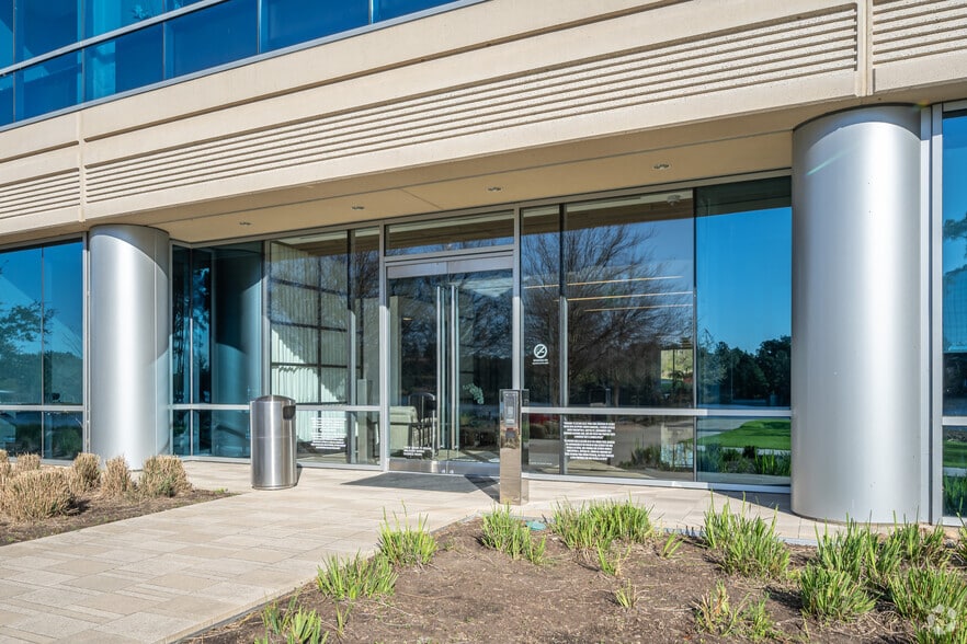 1780 Hughes Landing Blvd, The Woodlands, TX for lease - Building Photo - Image 2 of 8