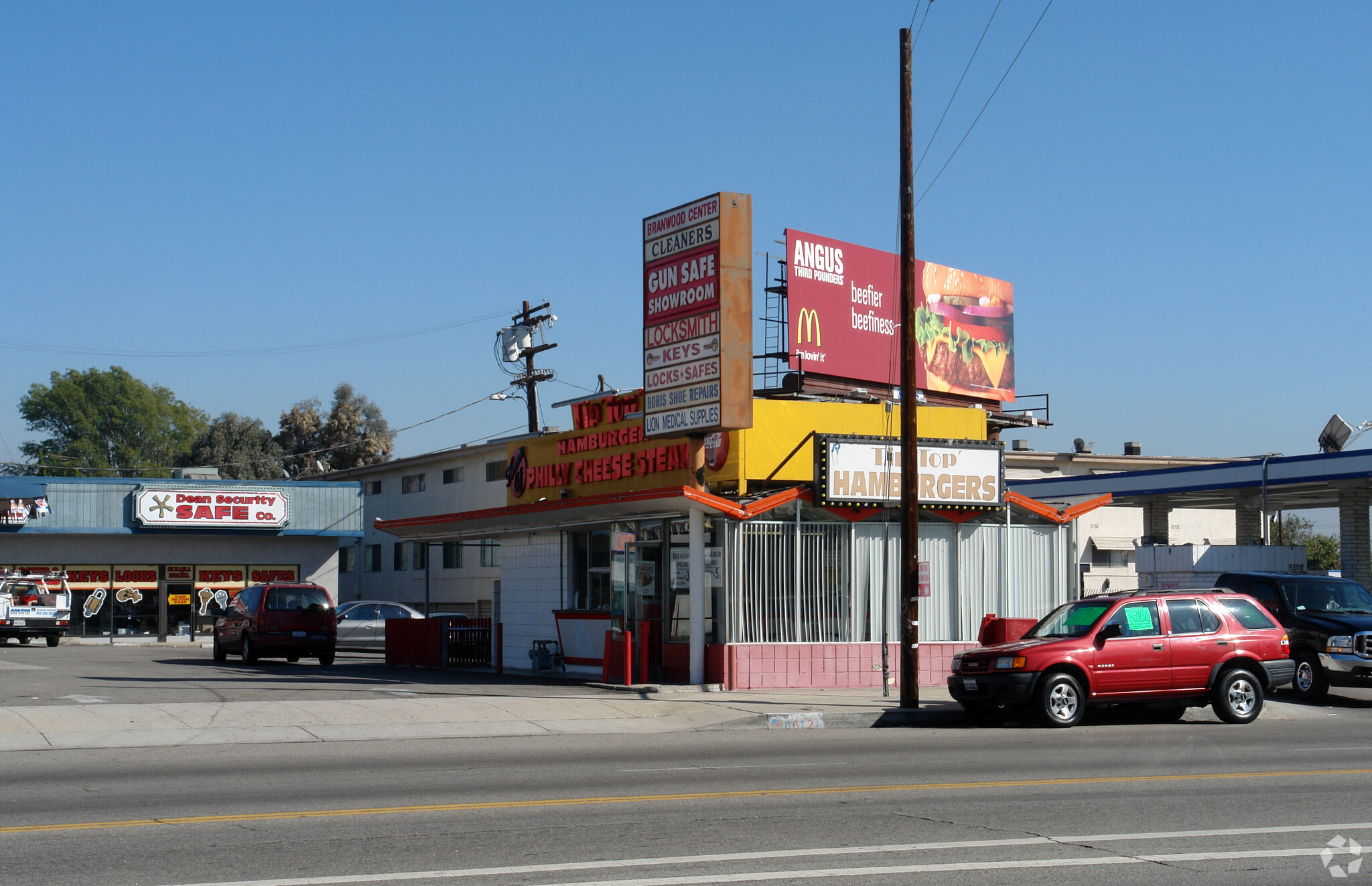 8622 Woodman Ave, Panorama City, CA for sale Primary Photo- Image 1 of 1